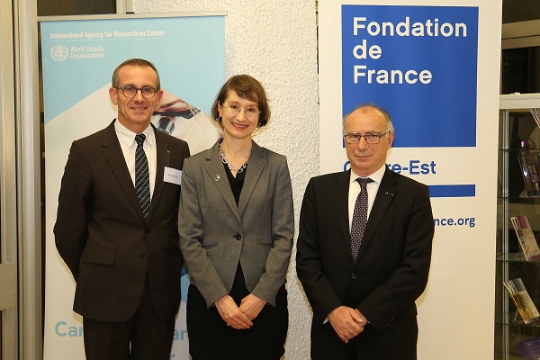 Mr Pierre Mouton, President of the Rotary Club de Lyon, Dr Elisabete Weiderpass, IARC Director and Mr Yves Minssieux, President of the Lyon committee of the Fondation de France Centre-Est